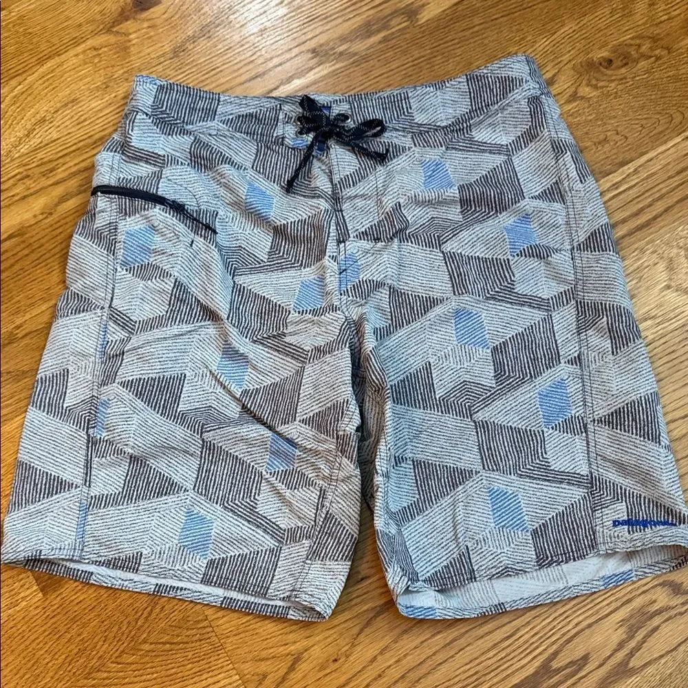 Patagonia Men’s Board Shorts – Geometric Print, Quick-Dry Size 34 – Zip Pocket